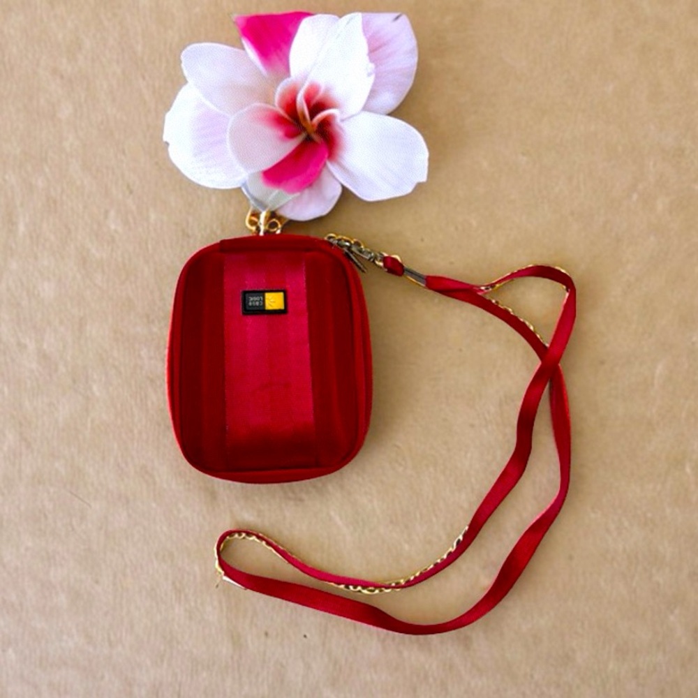 Case logic, red shock, proof small case perfect for AirPods